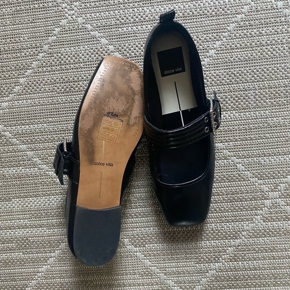 Arora Buckled Mary Jane flats patent leather size 6.5 - Picture 8 of 8